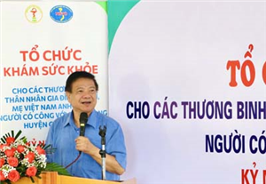 Khám sức khỏe miễn phí cho gần 700 người có công huyện Giao Thủy